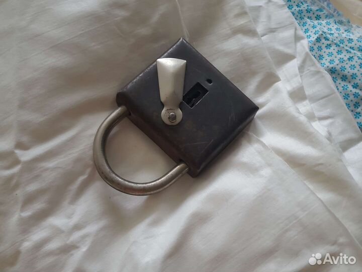 Набор посуды, набор для шитья, туфли, сумка