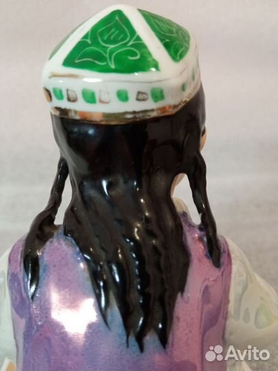 Статуэтка маленькая хозяйка.Узбечка с чайником.дз