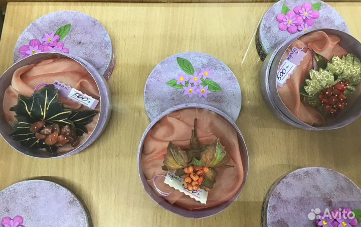 Броши - заколки из кожи с драгоценными и полудраго