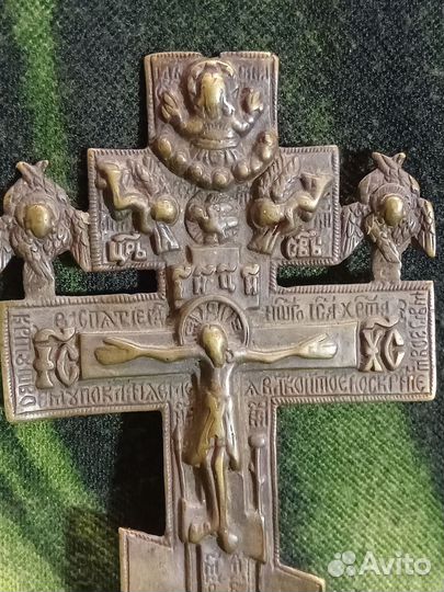 Старинный крест Распятие. Текст на обороте