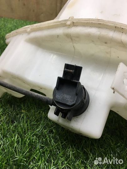 Бачок стеклоомывателя Mazda Axela BK5P zyve 2008