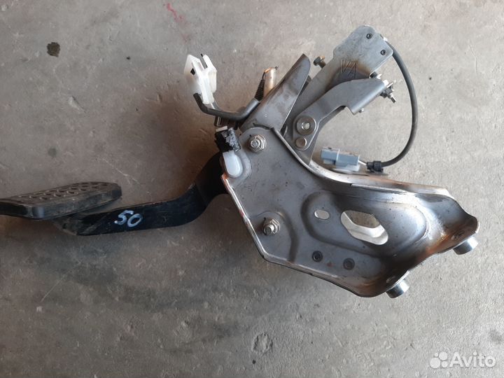 Педаль тормоза Toyota Camry 50 2011-18 левый руль