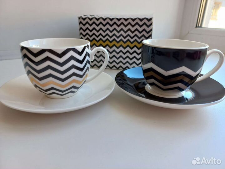 Чашки кофейные с блюдцами