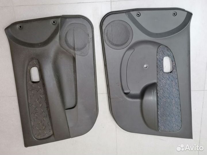 Обшивка (карта) передней двери Kia Sephia/Shuma 1