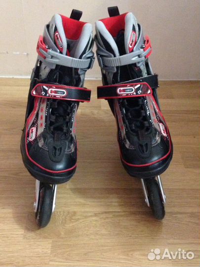 Роликовые коньки Re:Action и защитные элементы