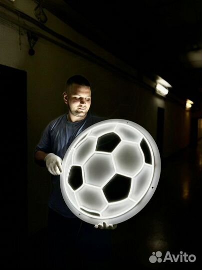 Неоновая вывеска с подсветкой