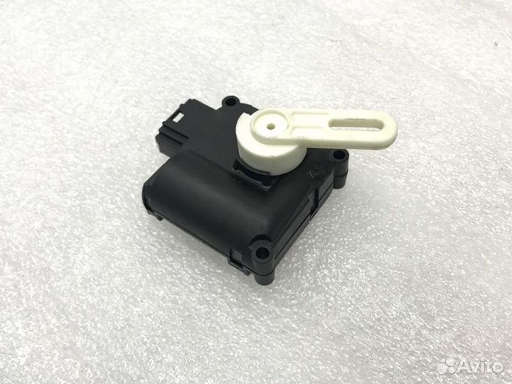 Моторчик заслонки отопителя Audi A8 D3 BVJ 2008