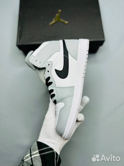 Кроссовки Джорданы Nike Air Jordan 1 зимние