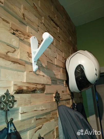 Вешалка для мотошлема