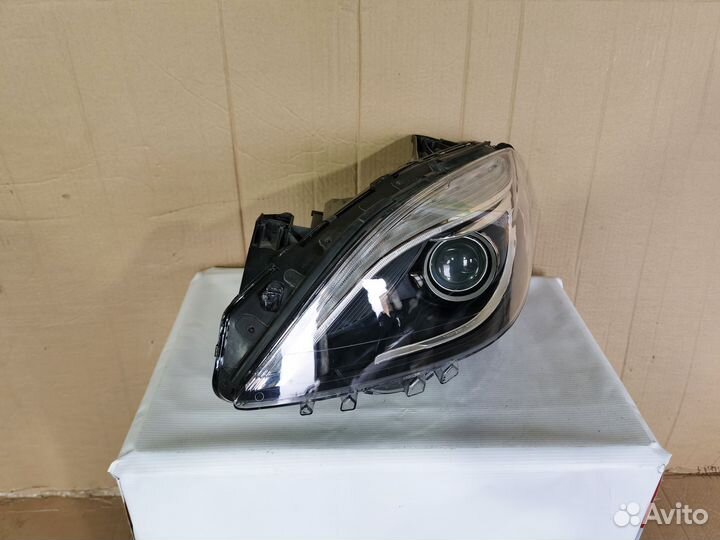 Mercedes W246 B-Klasse фара левая передняя ксенон