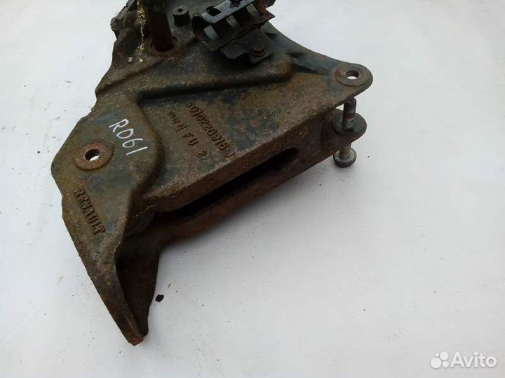 Кронштейн кабины, передний правый renault trucks M