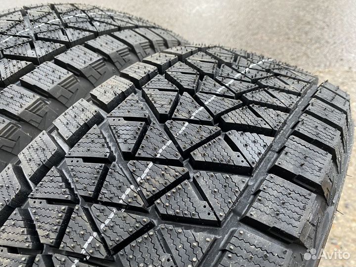 Bridgestone Blizzak DM-V2 275/50 R20 113R