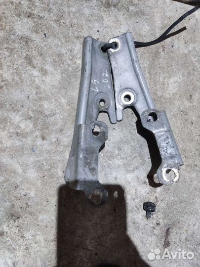 Петли капота Mitsubishi outlander 1