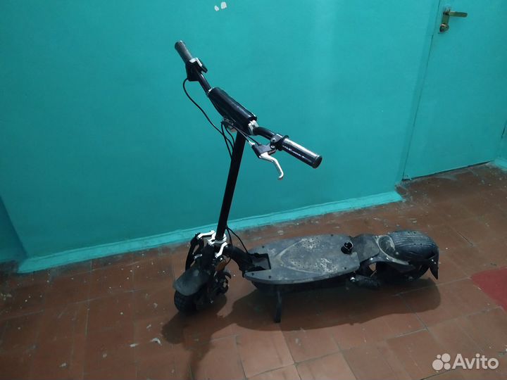 Электросамокат c мотор-колесом на 1000W с сиденьем