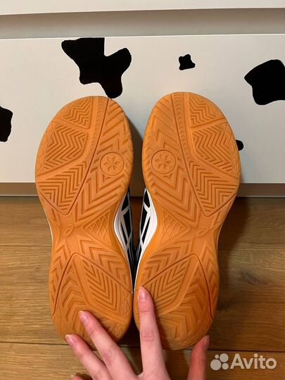 Кроссовки женские Asics 39,5