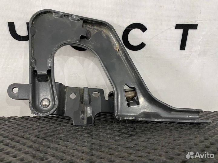 Петля подножки Volvo FH4 84104142