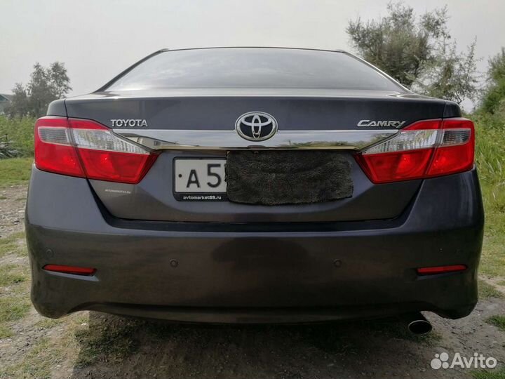 Бампер задний оригинал на Камри V50