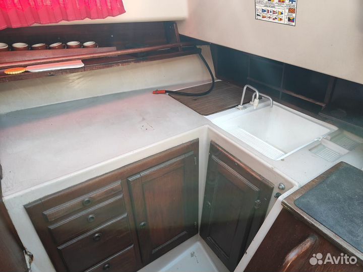 Парусная яхта