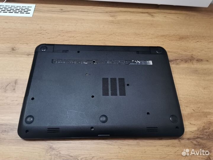 Ноутбук HP 15-r255ur