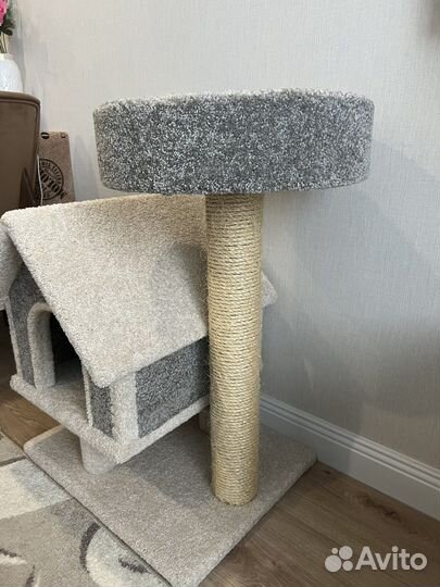 Домик для кошек с когтеточкой новый