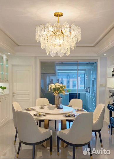 Потолочная люстра с подвесками из фигурного стекла