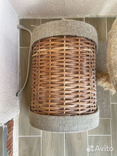 Домик-шалаш с когтеточкой для кошек из лозы