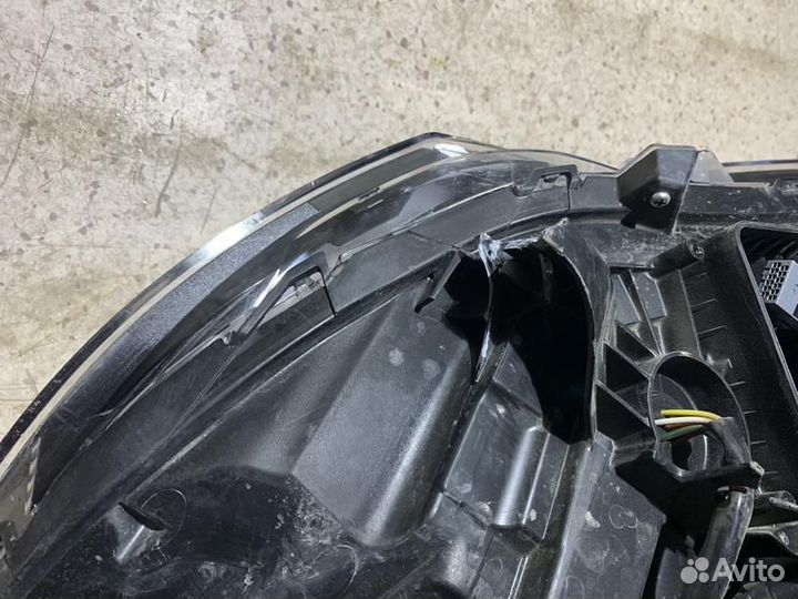 Фара правая Mitsubishi Pajero Sport