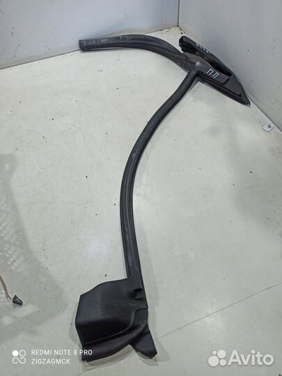 Уплотнитель стекла (передний правый внутренний)