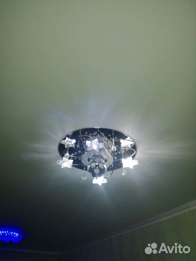 Люстры, картина