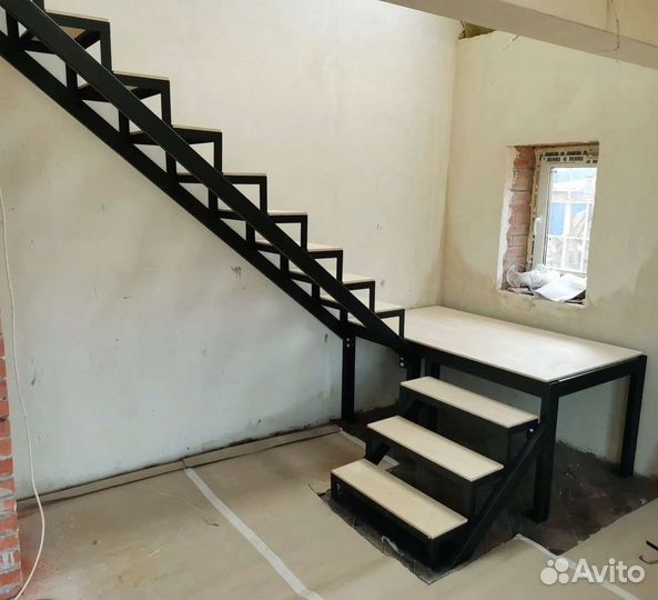 Каркас лестницы металлический под зашивку в СПб