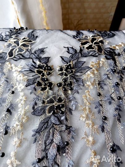 Красивая аппликация, кружево чёрное с золотом