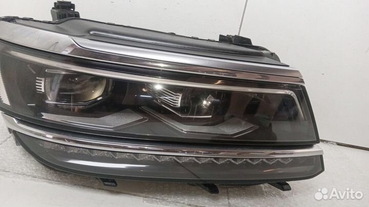 Фара правая Volkswagen Tiguan