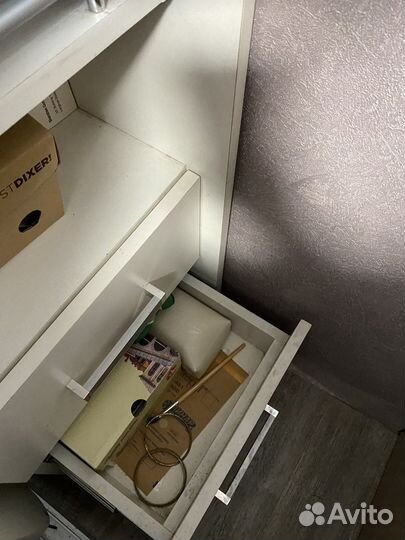 Маникюрный стол складной