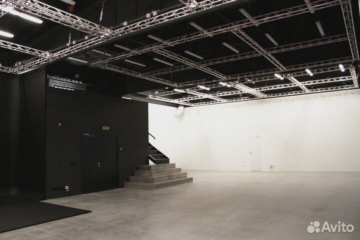 Почасовая аренда съёмочного павильона 195 м²