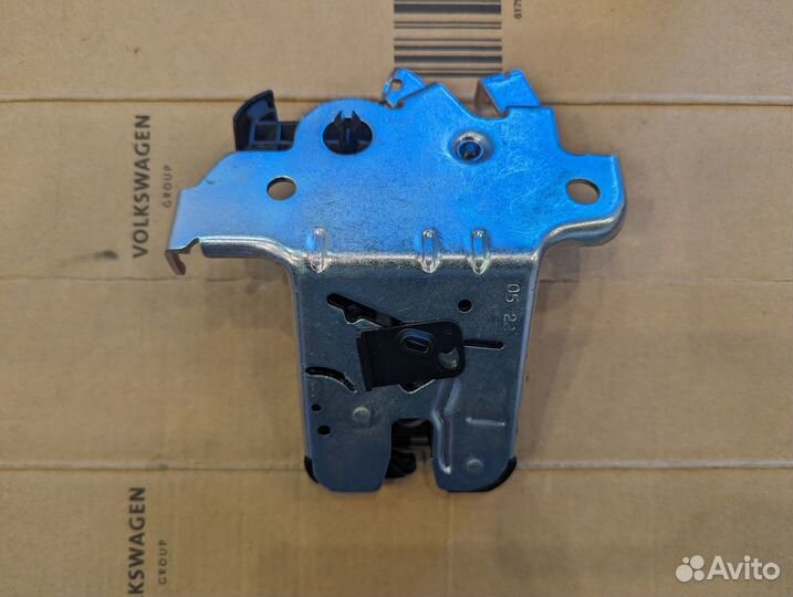 Замок багажника VW Passat Tiguan новый оригинал