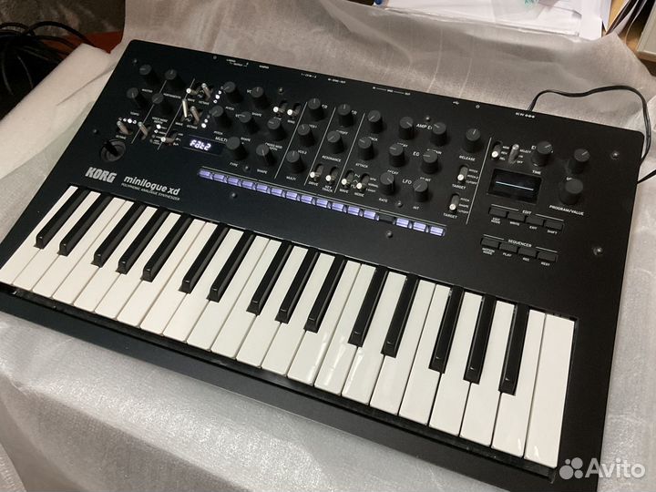 Аналоговый синтезатор Korg Minilogue XD
