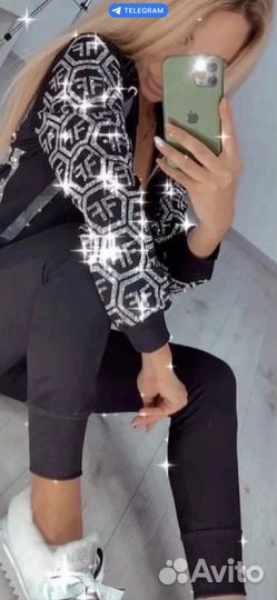 Спортивный костюм женский в стразах