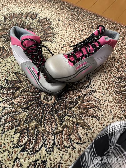 Лыжные ботинки