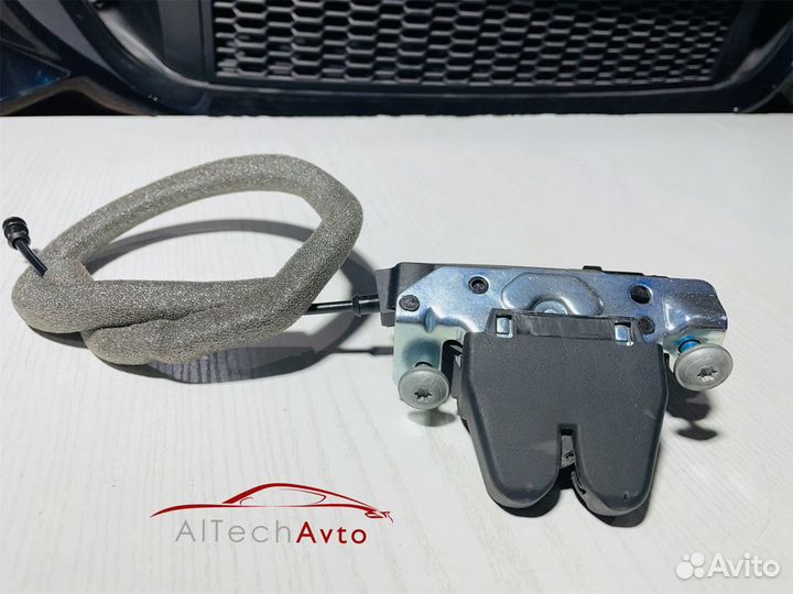 Замок багажника Mercedes-Benz W212