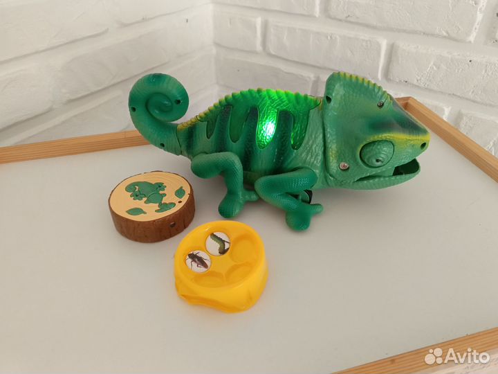 Игрушка хамелеон Attivio