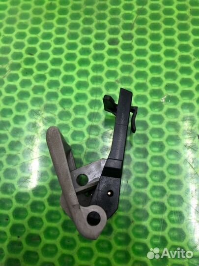 Ручка открывания капота Kia Cerato седан G4ED 2006