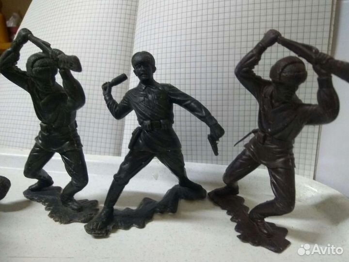 Большие солдатики СССР и разные фигурки