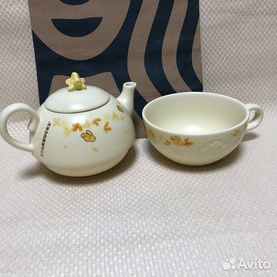 Чайник и чашка Starbucks