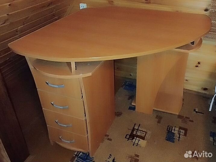 Угловой компьютерный стол, Мебель