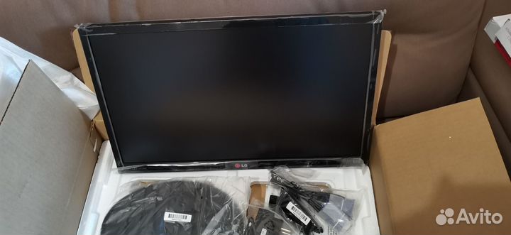 Монитор LG 22EA53 и Philips 226V4L, новые