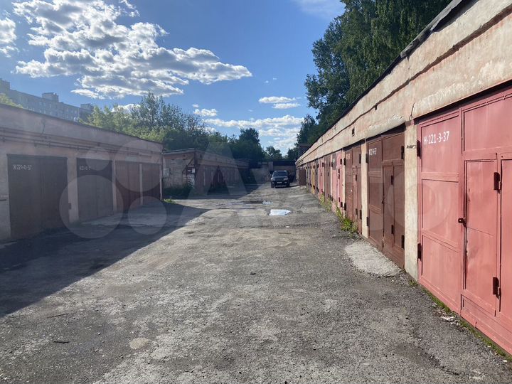 Гараж, > 30 м²