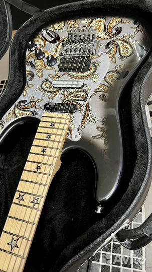 Гитара Fender stratocaster Richie Sambora с Кофром