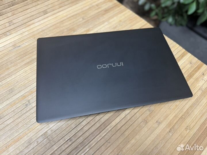 Новый 15.6 дюймовый современный ноутбук