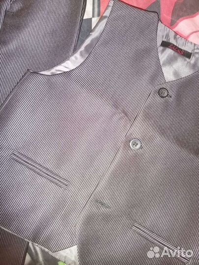 Костюмы жилетка и брюки 110р Новые