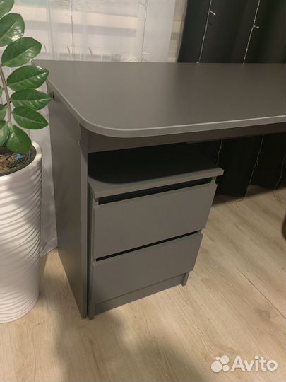 Угловой письменный стол для двоих